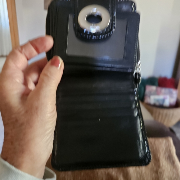 Vintage black patent leather coach wallet with turn latch - Picture 3 of 3